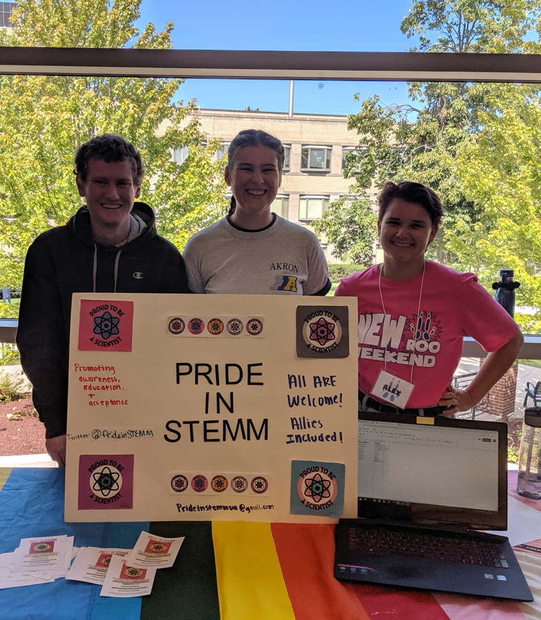 Students from the organization Pride in STEMM at ϲҳ